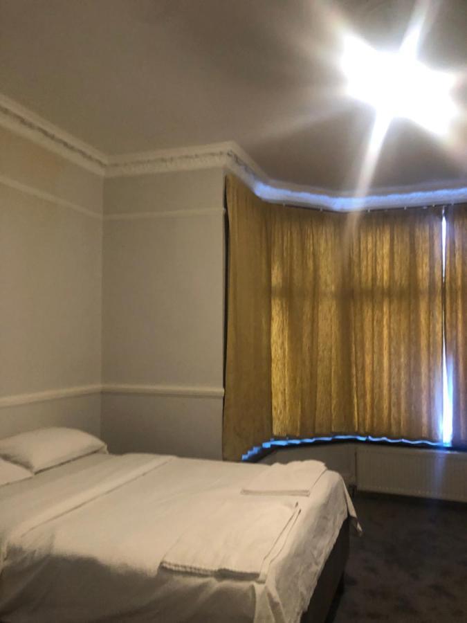 371 Guest House Ig1 4Uq Илфорд Екстериор снимка